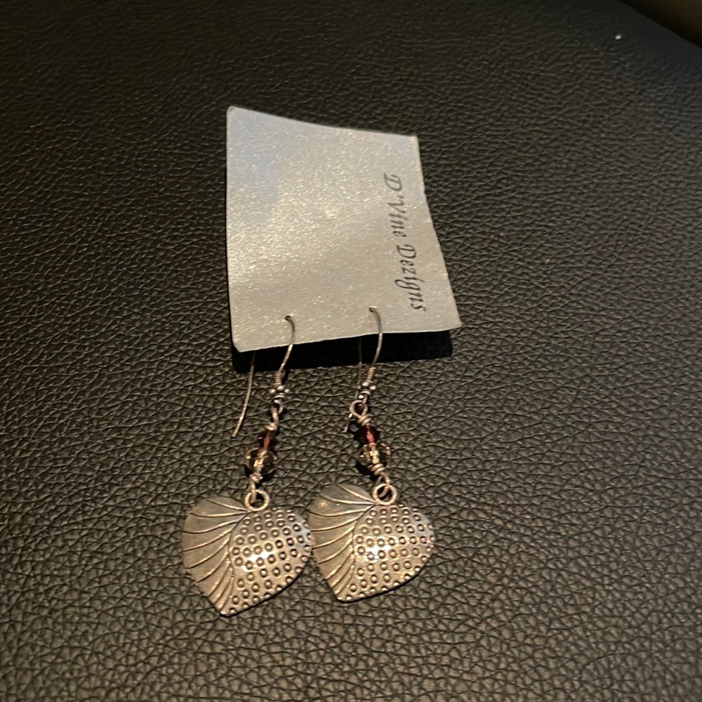 D’Vine Dezigns heart earrings